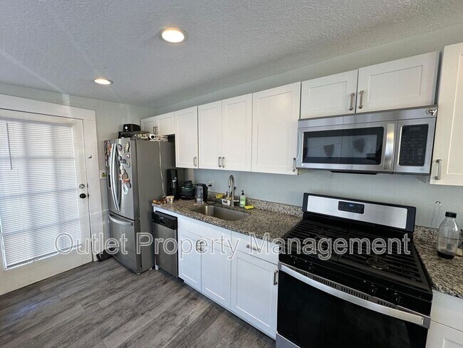 Building Photo - 129 E Concord St