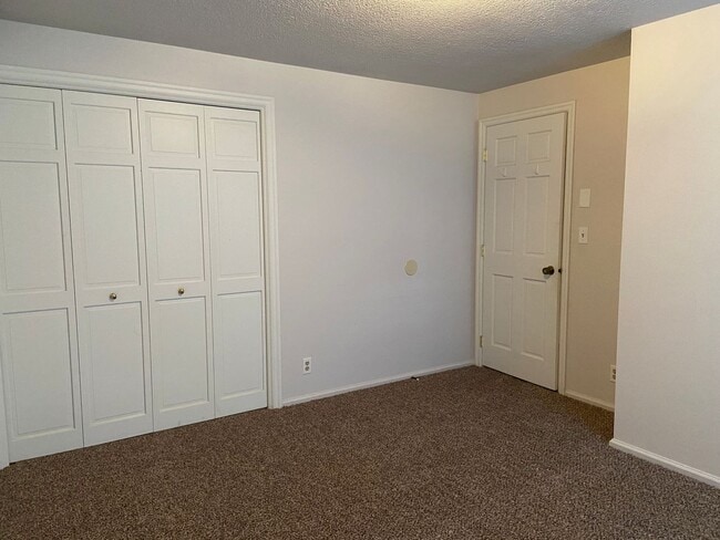 Building Photo - DECEMBER RENT FREE!