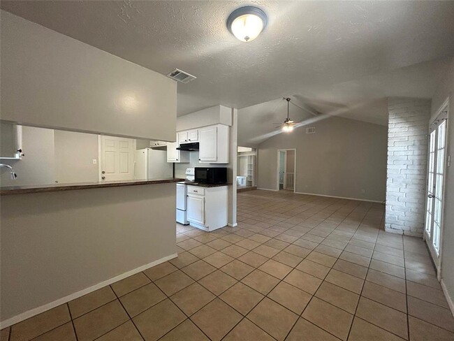Building Photo - 410 Pickford Dr
