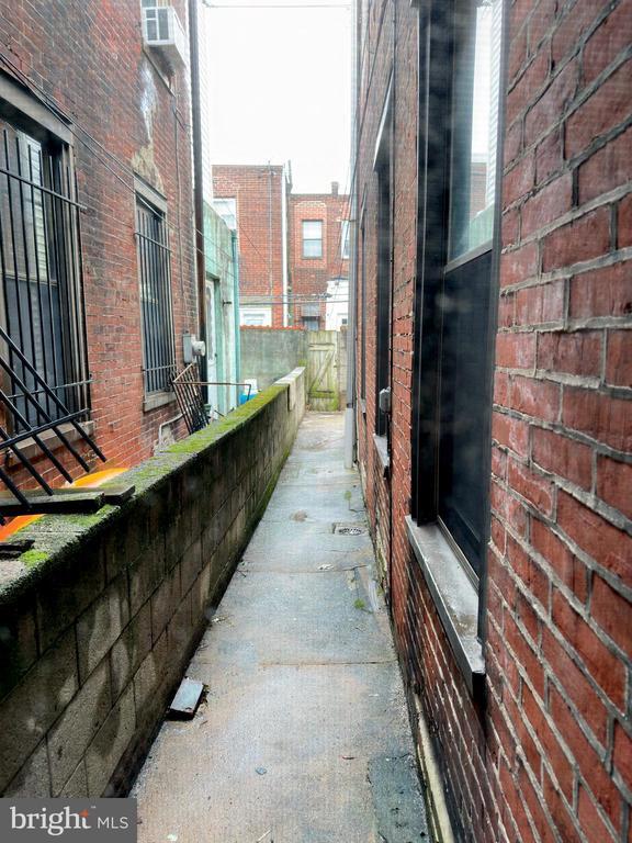 Building Photo - 2113 S 18th St