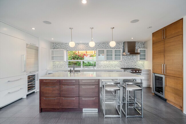 Building Photo - 686 Enchanted Way