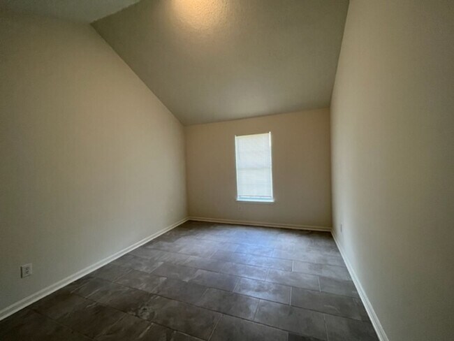 Building Photo - Renovated 3 Bedroom 2 Bath Home for Rent f...
