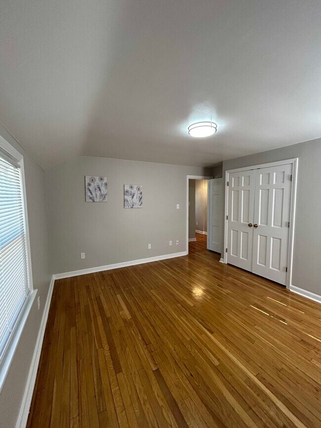 Building Photo - Spacious Colonial For Rent in Lyndhurst