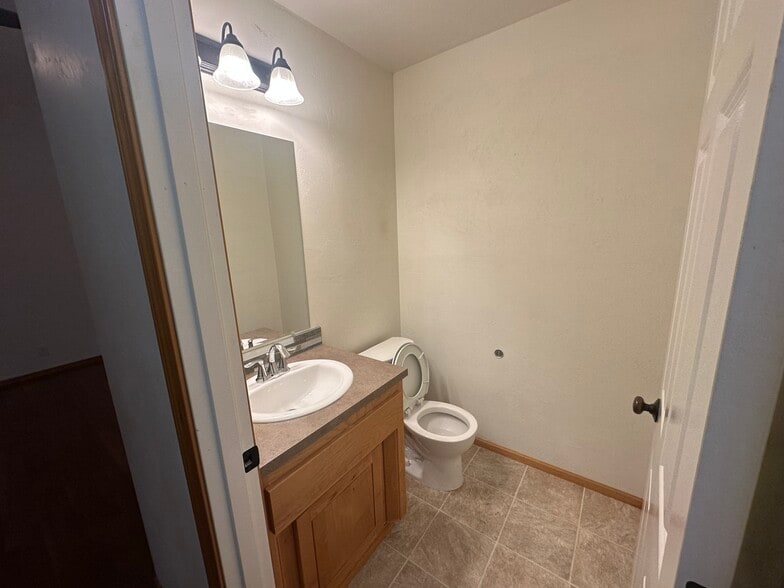 1/2 Bath - 1816 10th St