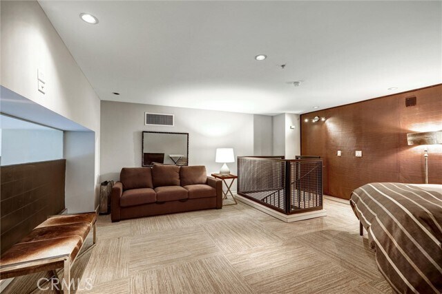 Building Photo - 350 W Ash St