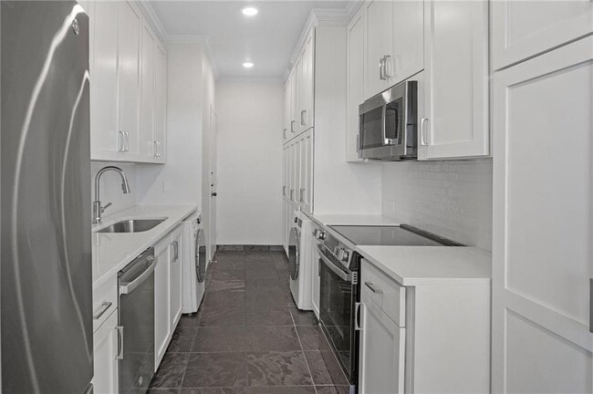 Building Photo - 2575 Peachtree Rd NE