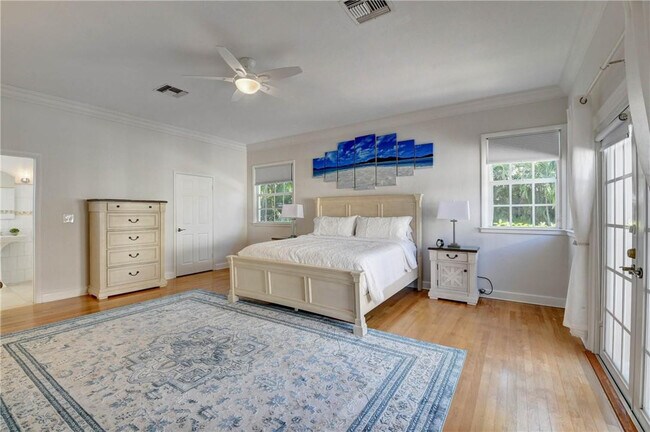 Building Photo - 302 NW 11th St