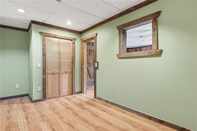 Building Photo - 946 Laurel Cir