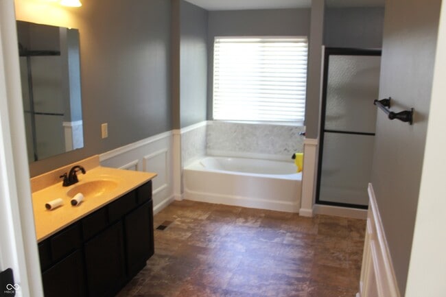 Building Photo - 2244 McGregor Ct