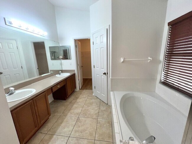 Building Photo - 4119 Coralbrooke Grove