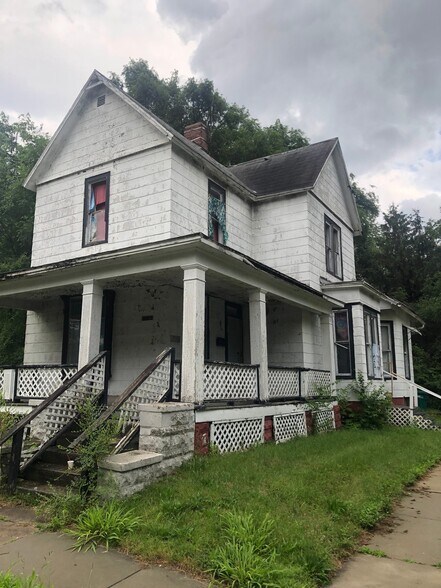 Building Photo - 103 E Prairie Ave