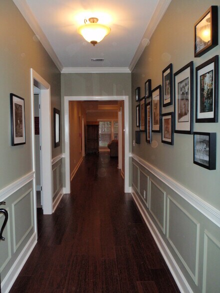 entry hall - 409 Redbud Cir