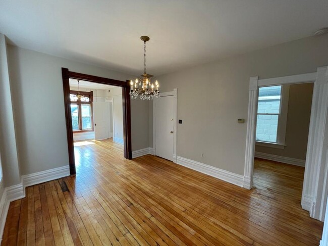 Building Photo - 2 bedroom in Chicago IL 60622