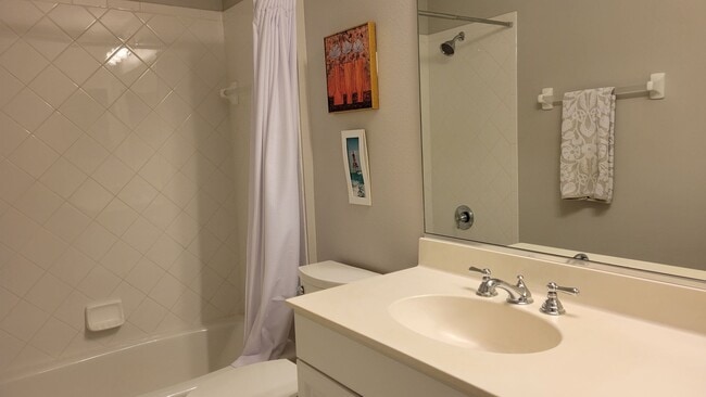 Building Photo - Annual UNfurnished 2/2 ground floor condo in water front boating community