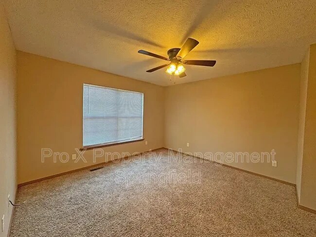 Building Photo - 717 E Watermill Cir