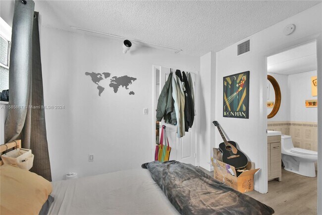 Building Photo - 1331 Lincoln Rd