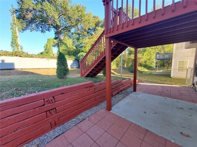 Building Photo - 5450 Twin Lakes Dr