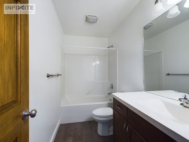 Building Photo - 3 Bedroom in River Rock