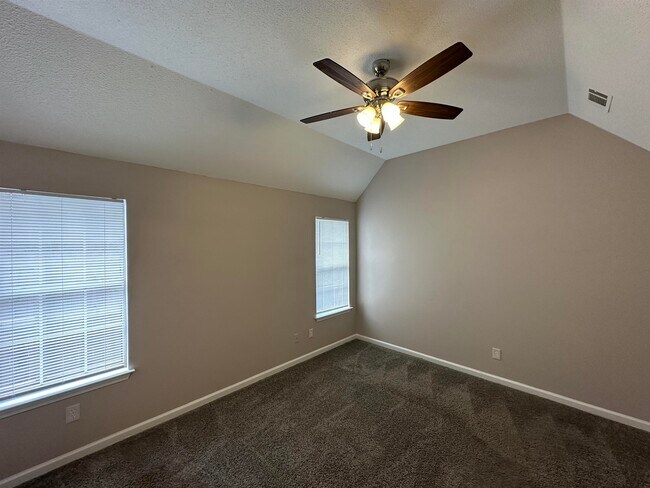 Building Photo - 3812 Clarion Dr