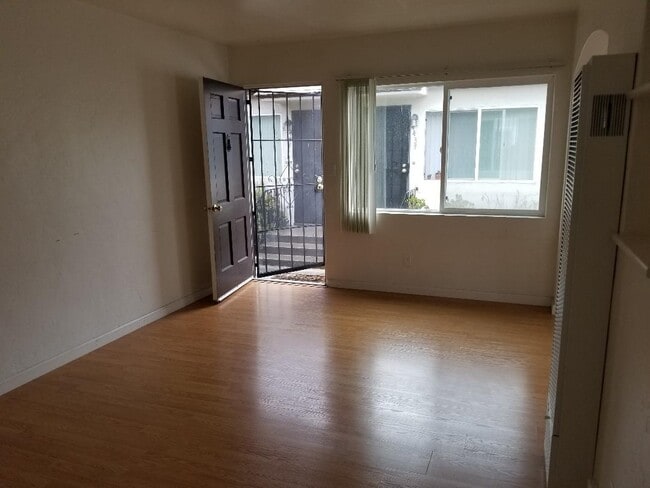 Building Photo - 4432 Utah St