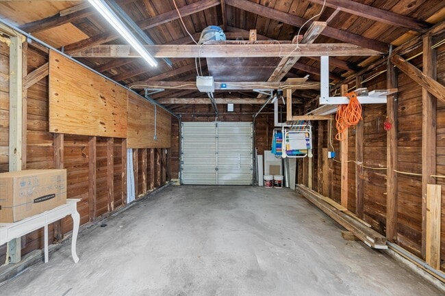 Building Photo - 611 N Palmway