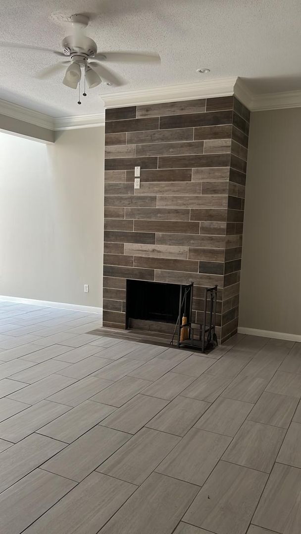 Building Photo - Beautifully updated town home