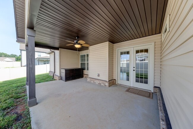 Building Photo - 1008 Meadowview Ln