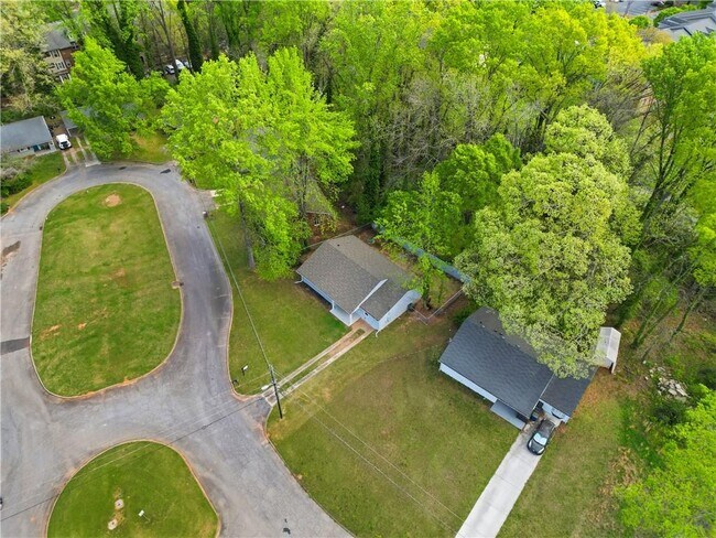 Building Photo - 1735 Carter Cir