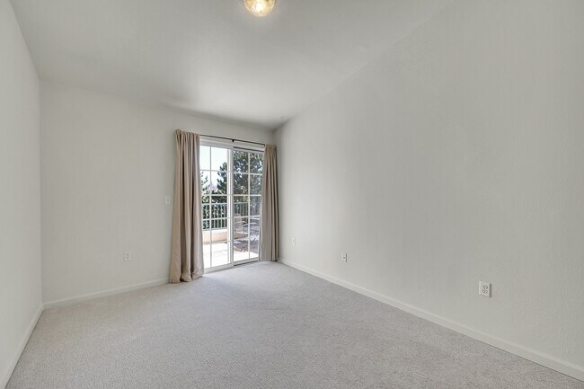 Building Photo - 530 Mohawk Dr