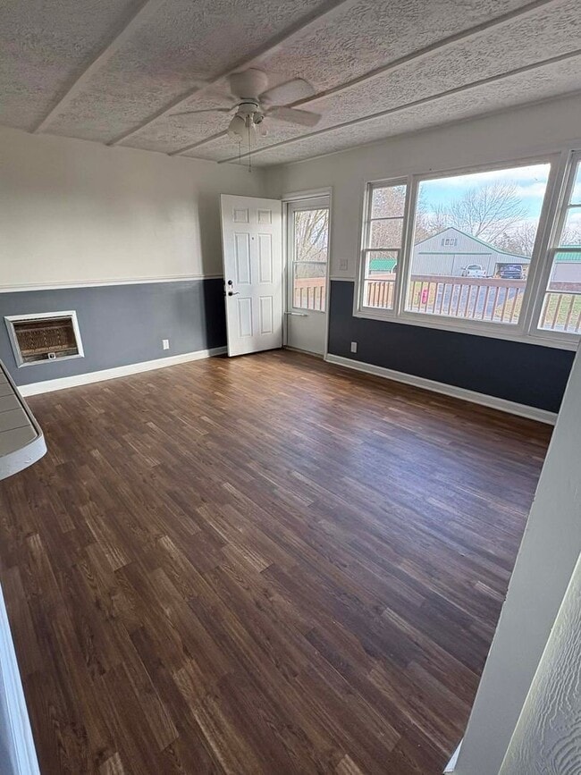 Building Photo - 3BR home with basement!