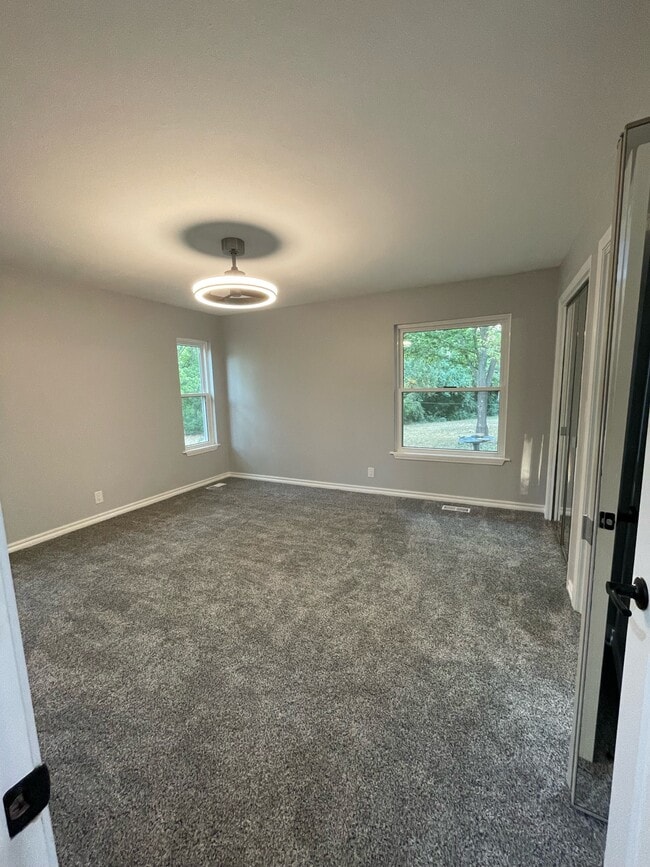 Building Photo - 106 Oak Hills Dr