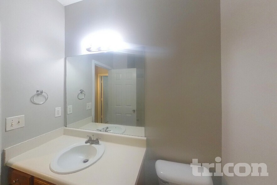 Building Photo - 3329 Coach House Ct
