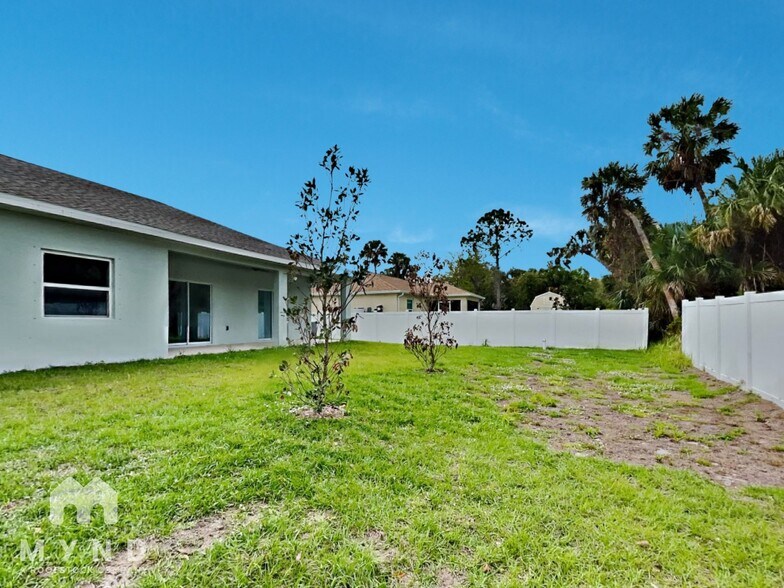 Building Photo - 3717 Uriah St