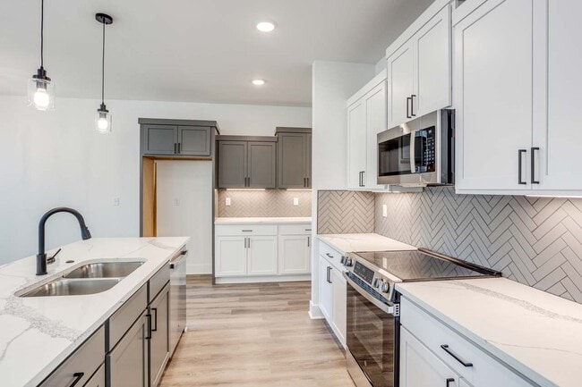 Building Photo - 8441 W 37th Ct N