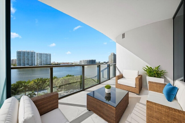 Building Photo - 5500 Island Estates Dr