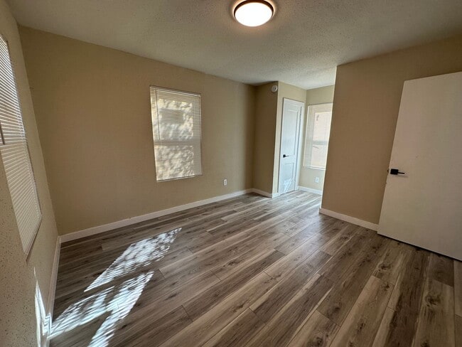 Building Photo - Beautifully Remodeled 2 Bedroom Home