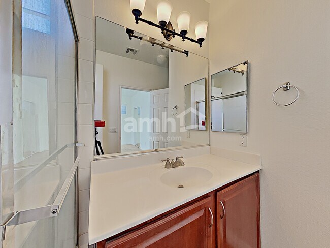 Building Photo - 4740 Sweeping Glen St