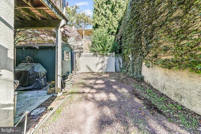 Building Photo - 240 W Miner St