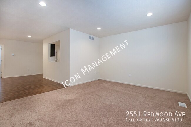 Building Photo - 2551 Redwood Ave