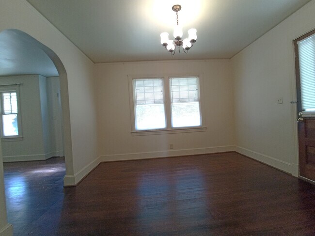 Building Photo - 113 Brookside Cir