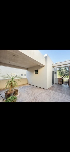 Building Photo - 1747 W Red Cloud Cir
