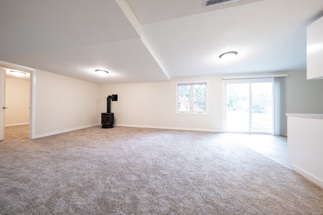 Building Photo - 14200 Elgin Ct