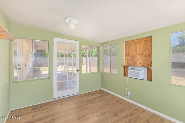 Building Photo - 108 W Balboa Dr