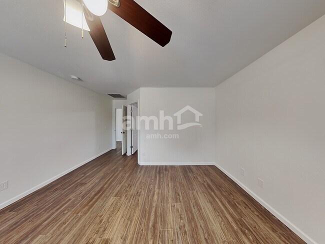 Building Photo - 13158 W Clarendon Ave