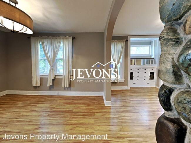Building Photo - 3 br, 2 bath House - 2704 S 85th Ave