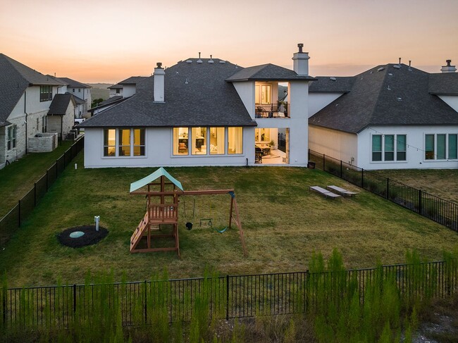 Building Photo - Beautiful Home in Lake Travis