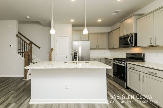 Building Photo - 548 Glen Clova Dr