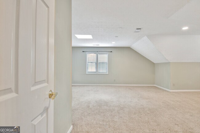 Building Photo - 303 Calgary Dr