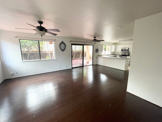 Building Photo - Move In Ready- 4 Bd, 3 Ba- Available Now i...