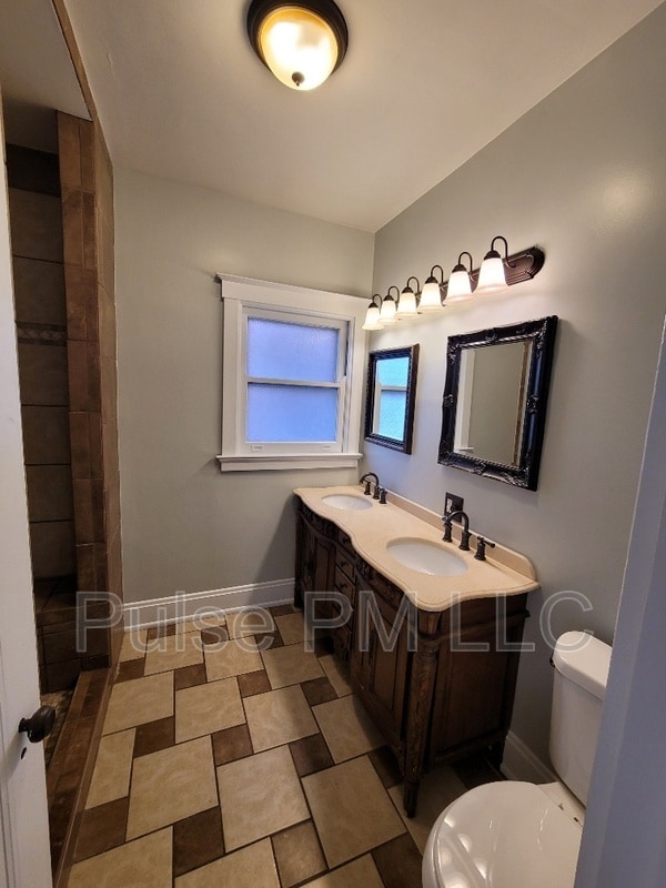 Building Photo - 2222 Oakland Ave